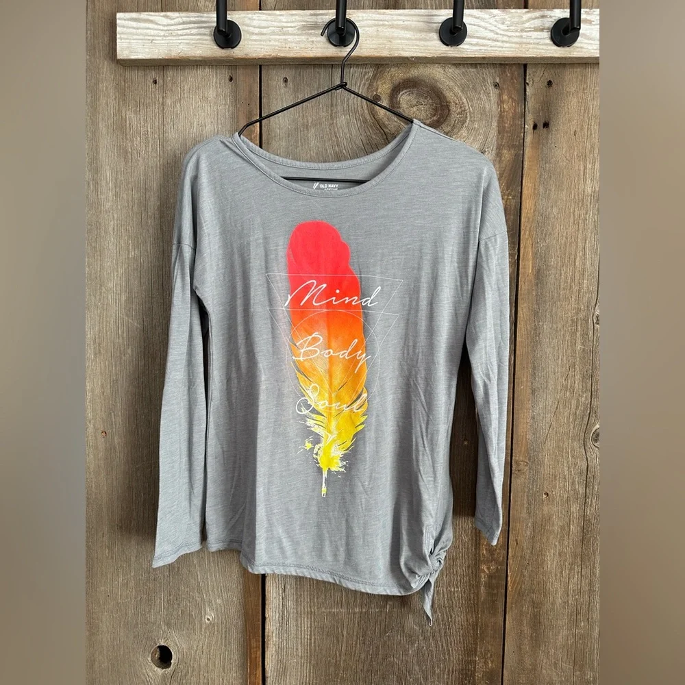 Old Navy Active Go Dry Long Sleeve Studio Graphic T-shirt in Gray Size XL 14